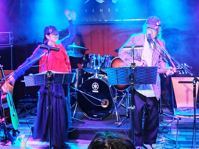 �����ɂȂ��Ă�Happy's